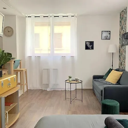 F1 Equipe Proche Tram - Jungle 아파트